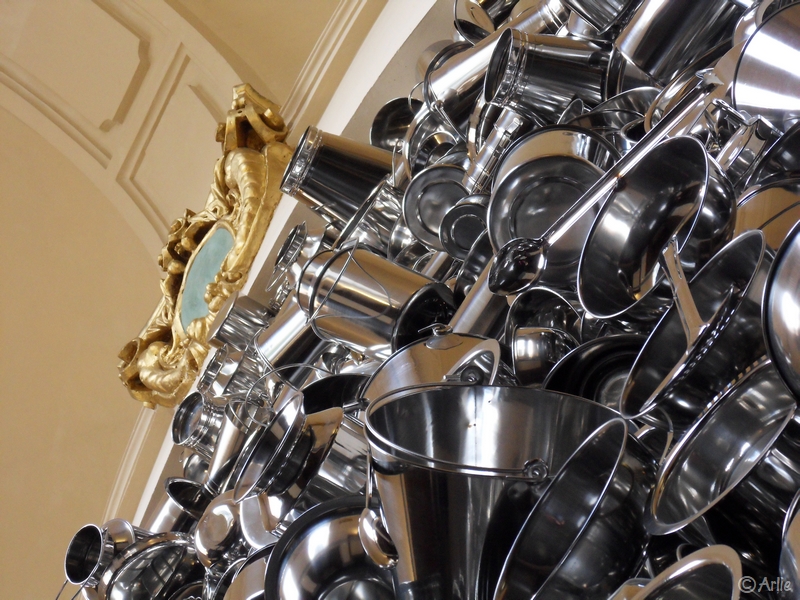 «Dieu affamé» de Subodh Gupta, Église Sainte Marie-Madeleine, Lille, mai 2011